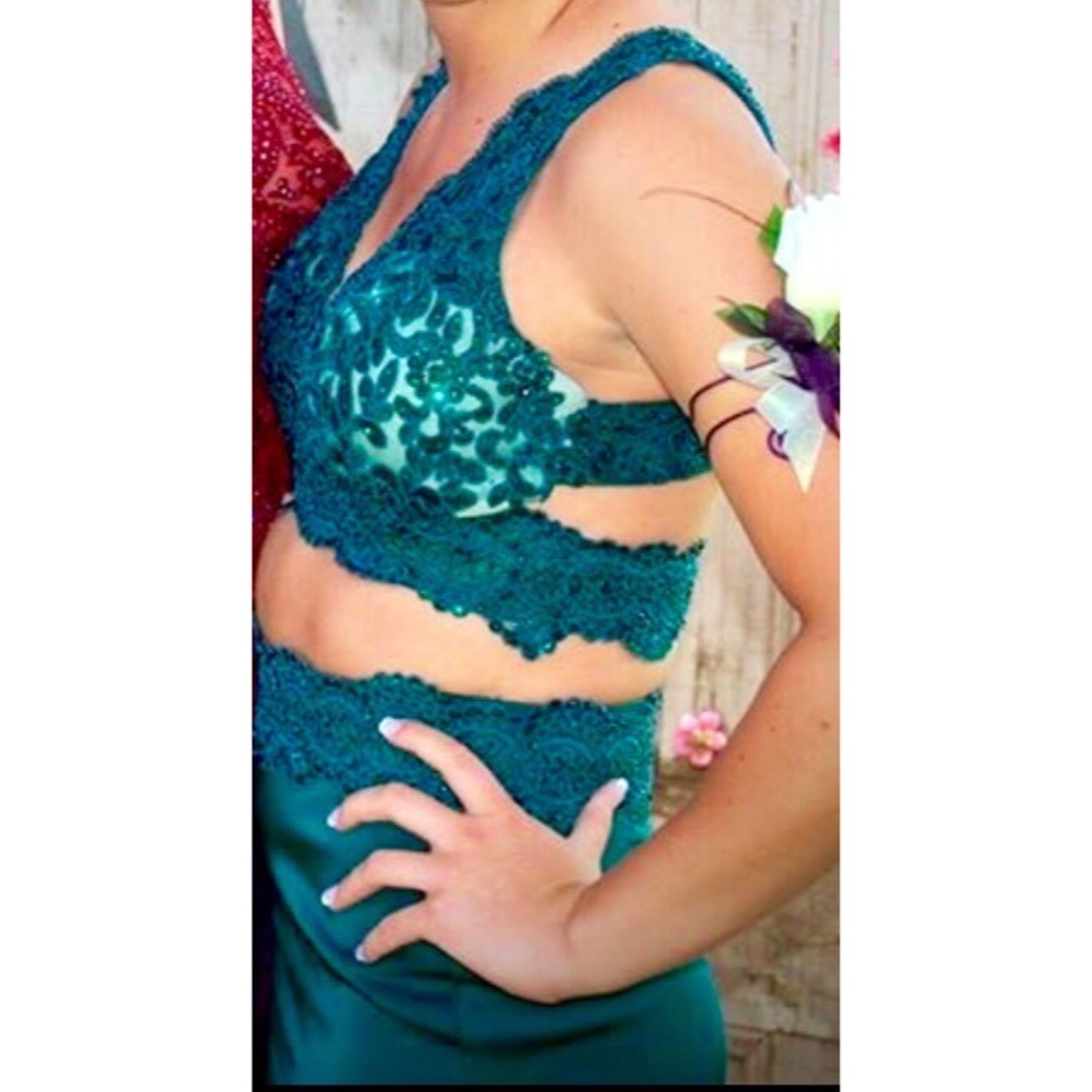 Size 4 prom dress - Picture 2 of 7
